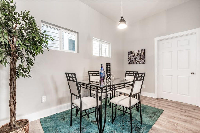 Entry + Moderate Level Home Staging Portfolio HER Home Design BUILD